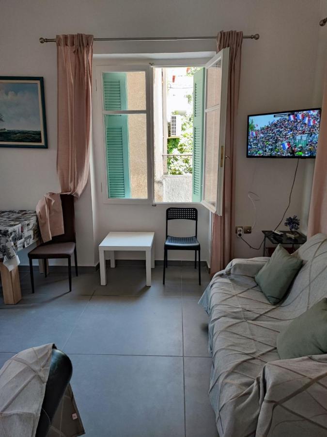 شقة Ευχάριστο Σπίτι Στο Κέντρο Της Πόλης Του Ναυπλίου. نافبليو المظهر الخارجي الصورة